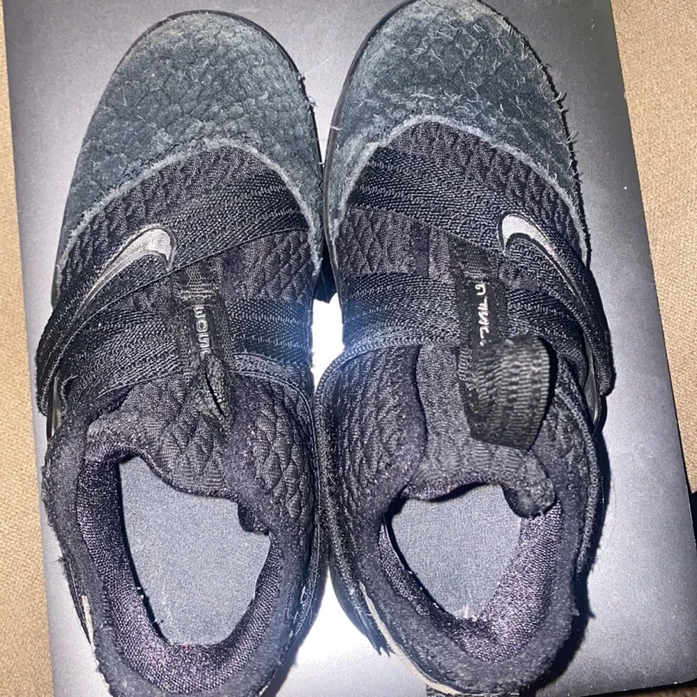 Nike Lebron‎ tennis shoes